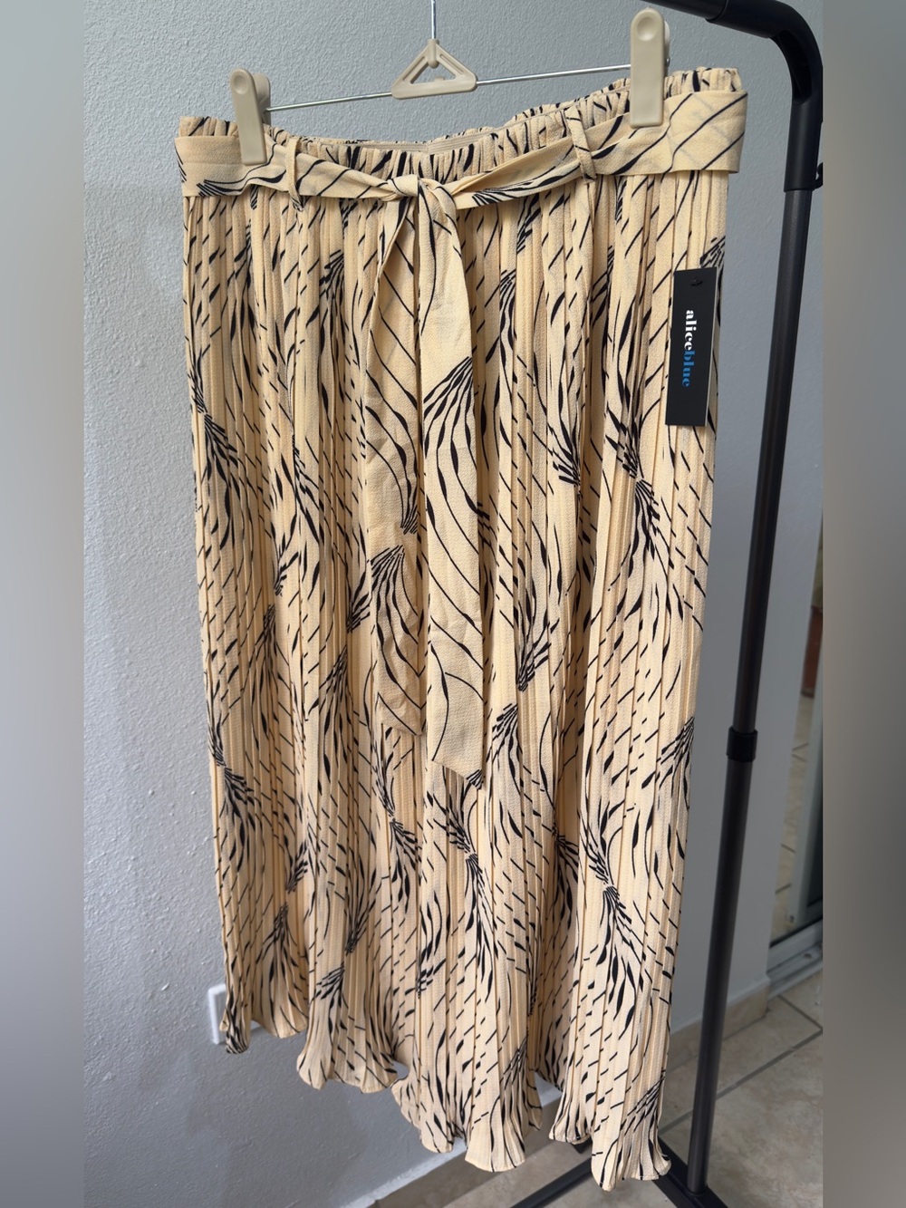 Alice Blue Pleated Midi Skirt Cream Black Abstract Print Belted Size Large